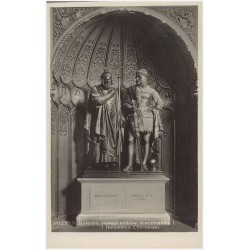 Poznań. Katedra. Posągi królów Mieczysława I. i Bolesława Chrobrego. Fot. R. S. Ulatowski, Poznań