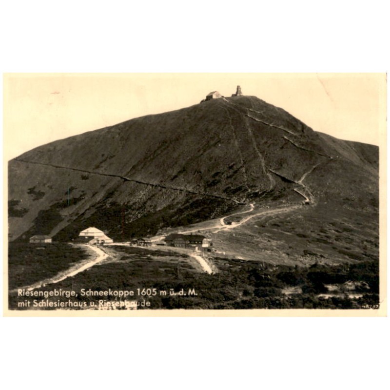 Riesengebirge, Schneekoppe 1605 m ü. d. M. mit Schlesierhaus u. Riesenbaude. 48737
