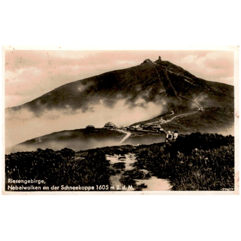 Riesengebirge, Nebelwolken an der Schneekoppe 1605 m ü. d. M. 73237 / Rewers: Riesengebirge. Schneekoppe mit Schlesierhaus und R