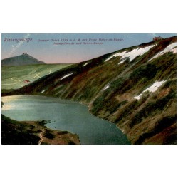 Riesengebirge. Grosser Teich 1225 m ü. M. mit Prinz Heinrich-Baude, Hampelbaude und Schneekoppe.