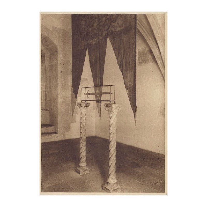 Kraków - Wawel - Zamek Król. Miecz koronacyjny "Szczerbiec" i chorągiew Zygmunta Augusta. [...] Fot. A. Pawlikowski. Nr. 15