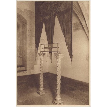Kraków - Wawel - Zamek Król. Miecz koronacyjny "Szczerbiec" i chorągiew Zygmunta Augusta. [...] Fot. A. Pawlikowski. Nr. 15