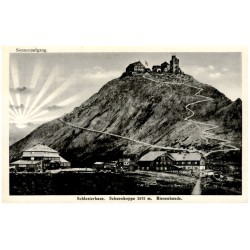 Sonnenaufgang. Schlesierhaus. Schneekoppe 1605 m. Riesenbaude.