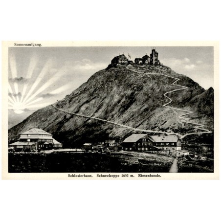 Sonnenaufgang. Schlesierhaus. Schneekoppe 1605 m. Riesenbaude.