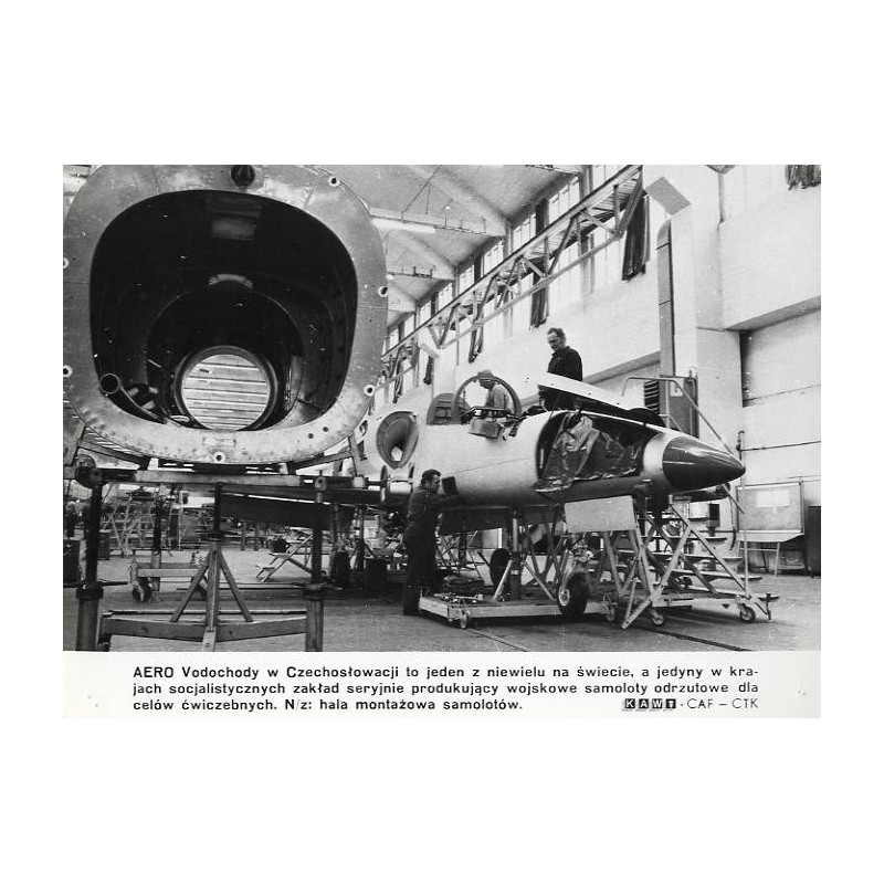 "AERO Vodochody w Czechosłowacji to [...] zakład seryjnie produkujący wojskowe samoloty odrzutowe [...] KAW-CAF - CTK"