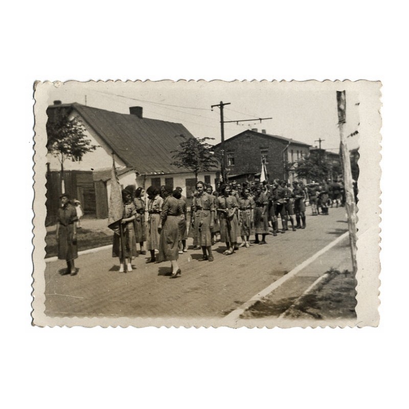 Defilada harcerska 1937 / "Dąbrowa Górn. Dn. 27.V.1937r. [...] Kl. VII."