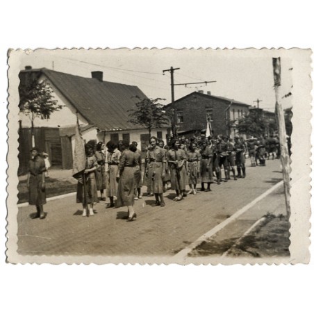 Defilada harcerska 1937 / "Dąbrowa Górn. Dn. 27.V.1937r. [...] Kl. VII."