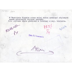 "W Beskidzie Śląskim [...] N/z: stylowa chata góralska w Istebnej w woj. bielskim."