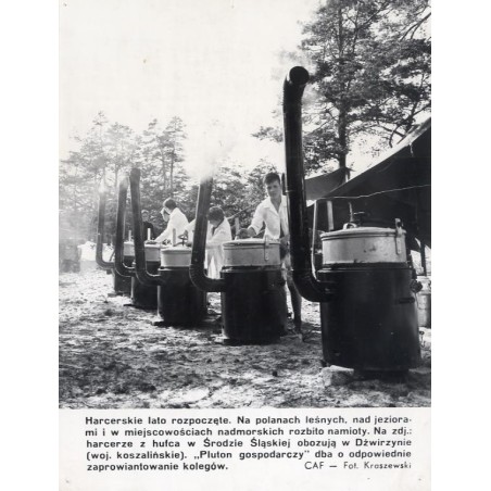 "[...] Na zdj.: harcerze z hufca w Środzie Śląskiej obozują w Dźwirzynie [...]. CAF - Fot. Kraszewski"