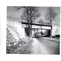 Wiadukt kolejowy w miejscowości Trachy na szlaku Goszyce - Leboszowice nad drogą wojewódzką 919