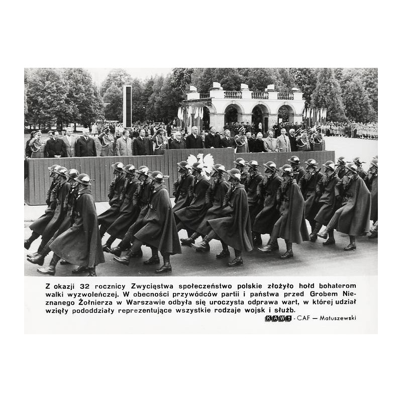 "[...] przed Grobem Nieznanego Żołnierza w Warszawie odbyła się uroczysta odprawa wart [...] KAW-CAF - Matuszewski"