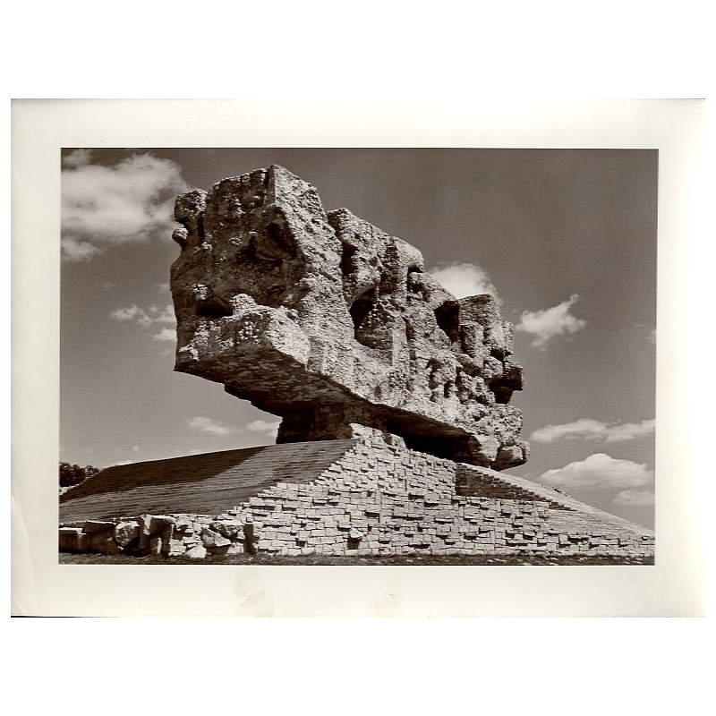 Lublin - Majdanek / "Majdanek - pamięci ofiar faszyzmu"