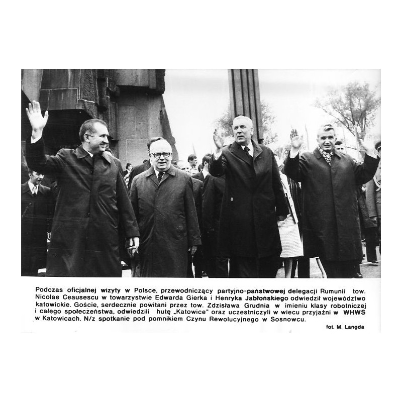 "Podczas oficjalnej wizyty w Polsce, przewodniczący partyjno-państwowej delegacji Rumunii tow. Nicolae Ceausescu w towarzystwie
