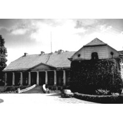 "Poznańskie-Lubasz. Pałac z ok. poł. XVIII w. [...] 31-2546 B 11042"