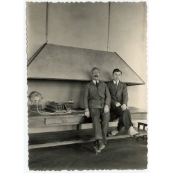 Wnętrze pracowni szkolnej Państwowej Szkoły Górniczo-Hutniczej w Dąbrowie Górniczej (?)