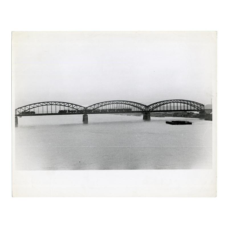 Most kolejowy w Warszawie