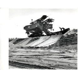 Kopalnia odkrywkowa piasku w Pławniowicach - poniemiecka koparka łańcuchowa  (wielonaczyniowa) pracująca pierwotnie w Kopalni Pi