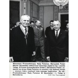 "[...] Na zdj.: Przewodniczący Rady Państwa M. Spychalski i L. Teliga w Belwederze. CAF-Fot. Czarnogórski"