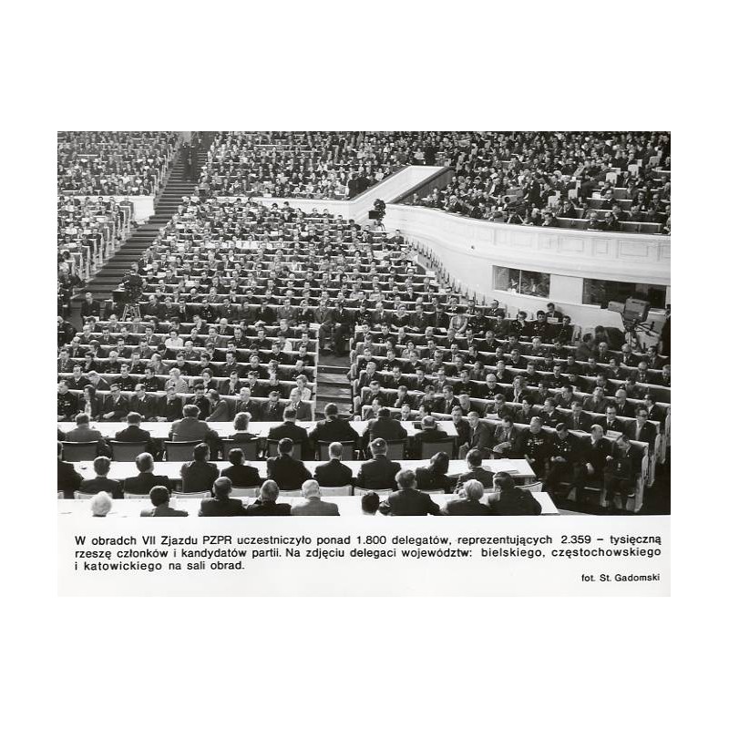 "W obradach VII Zjazdu PZPR uczestniczyło ponad 1.800 delegatów [...] fot. St. Gadomski"