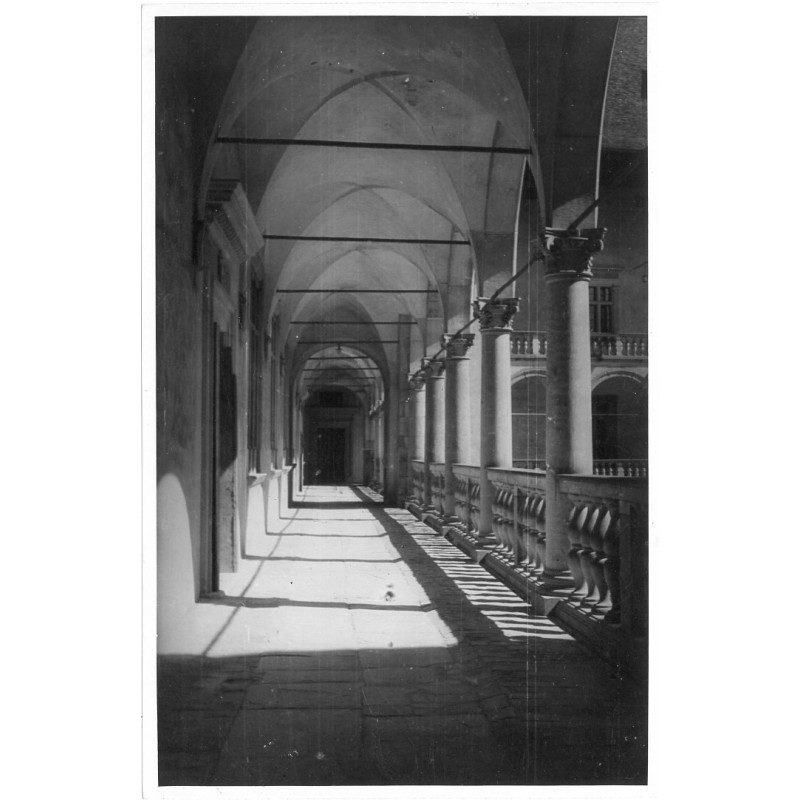 "Wawel - fragment dziedzińca zamkowego"