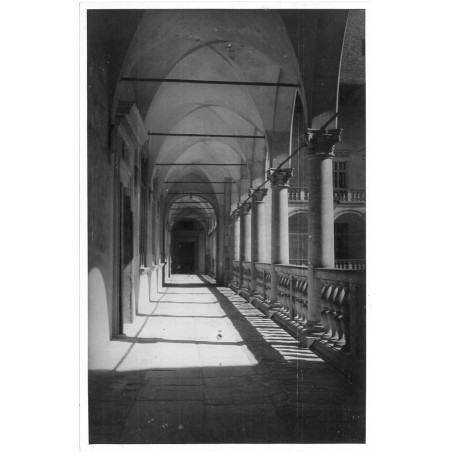 "Wawel - fragment dziedzińca zamkowego"