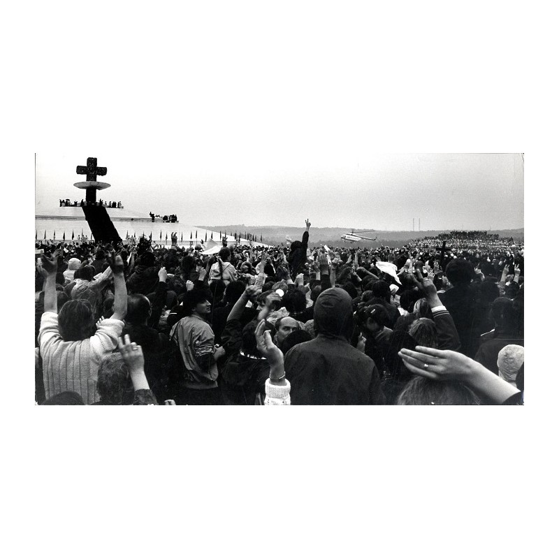 II Pielgrzymka Papieska 20.06.1983. Ołtarz papieski na Lotnisku w Muchowcu