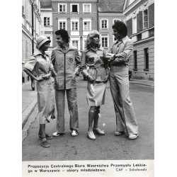"Propozycja Centralnego Biura Wzornictwa Przemysłu Lekkiego w Warszawie - ubiory młodzieżowe. CAF - Sokołowski"