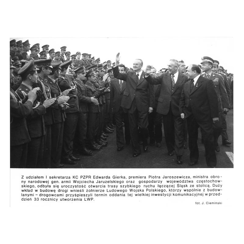 "Z udziałem I sekretarza KC PZPR Edwarda Gierka, premiera Piotra Jaroszewicza, ministra obrony narodowej gen. armii Wojciecha Ja