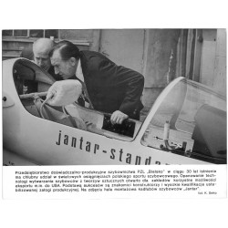 "Przedsiębiorstwo doświadczalno-produkcyjne szybownictwa PZL "Bielsko" [...] Na zdjęciu hala montażowa kadłubów szybowców "Janta