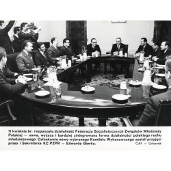 "11 kwietnia br. rozpoczęła działalność Federacja Socjalistycznych Związków Młodzieży Polskiej [...] Członkowie nowo wybranego K