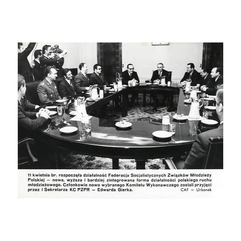 "11 kwietnia br. rozpoczęła działalność Federacja Socjalistycznych Związków Młodzieży Polskiej [...] Członkowie nowo wybranego K