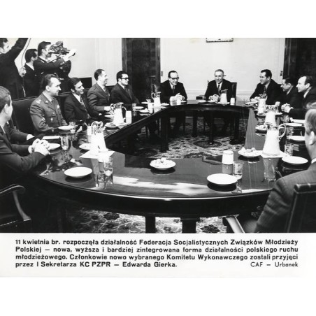 "11 kwietnia br. rozpoczęła działalność Federacja Socjalistycznych Związków Młodzieży Polskiej [...] Członkowie nowo wybranego K