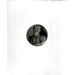 Medalion portretowy jednostronny z 1561 z portretem królowej Katarzyny Austriackiej "CATHARINA D. G. REGINA POLONIAE" i podpis m