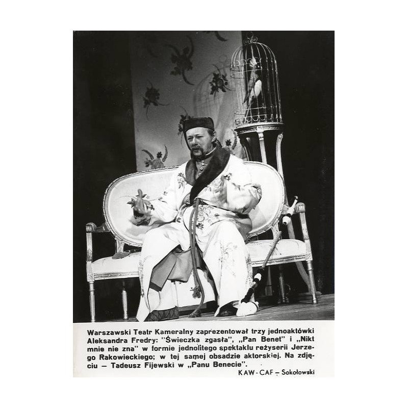 "Warszawski Teatr Kameralny zaprezentował trzy jednoaktówki Aleksandra Fredry [...] Na zdjęciu - Tadeusz Fijewski w "Panu Beneci