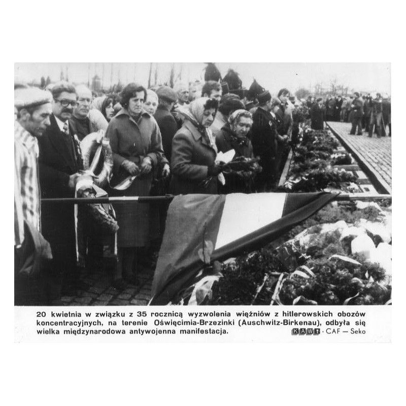"20 kwietnia w związku z 35 rocznicą wyzwolenia [...] na terenie Oświęcimia-Brzezinki (Auschwitz-Birkenau), odbyła się wielka mi