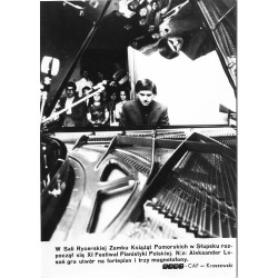 "W Sali Rycerskiej Zamku Książąt Pomorskich w Słupsku rozpoczął się XI Festiwal Pianistyki Polskiej. N/z: Aleksander Lesoń gra u