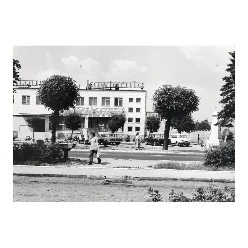 Pomnik Wdzięczności Armii Radzieckiej / "Golina - Fragment miasta fot. K. Jabłoński 15-40 k-28924"