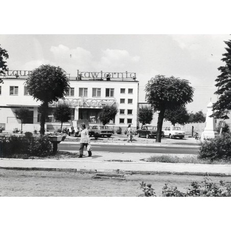 Pomnik Wdzięczności Armii Radzieckiej / "Golina - Fragment miasta fot. K. Jabłoński 15-40 k-28924"