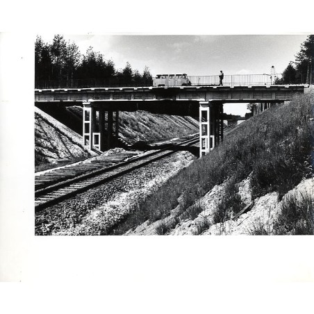 Wiadukt drogowy w km 11,5 szlaku Łącza-Rudno Magistrali Zachodniej PMP-PW (widoczny drugi tor w budowie)