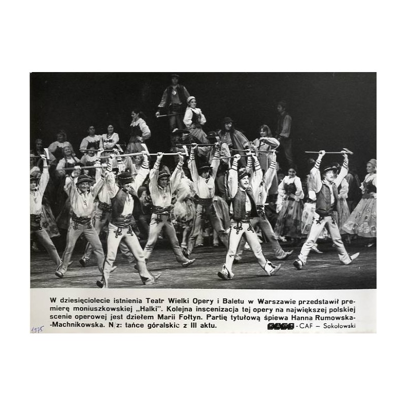 "W dziesięciolecie istnienia Teatr Wielki Opery i Baletu w Warszawie przedstawiła premierę moniuszkowskiej "Halki" [...] N/z tań