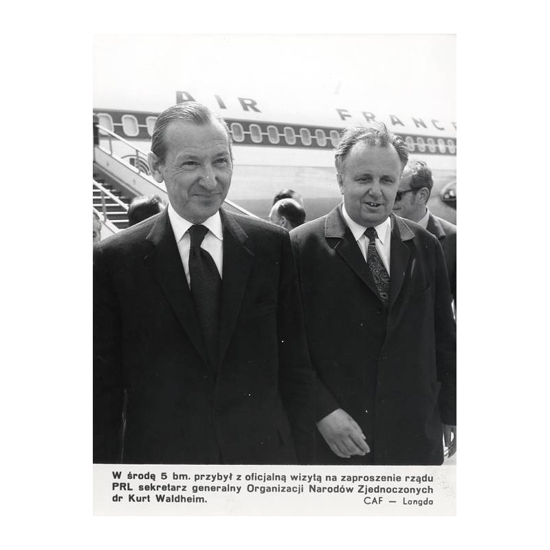 "W środę 5 bm. przybył z oficjalną wizytą za zaproszenie rządu PRL sekretarz generalny Organizacji Narodów Zjednoczonych dr Kurt
