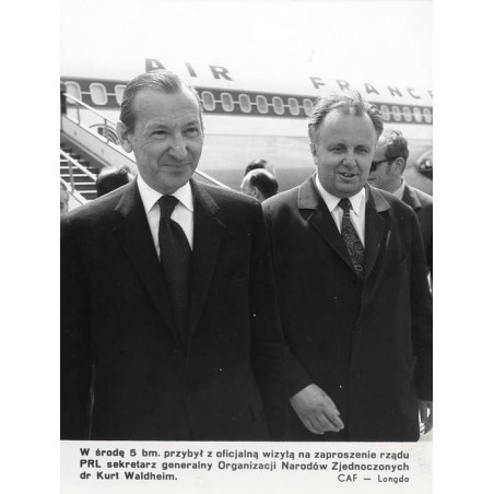 "W środę 5 bm. przybył z oficjalną wizytą za zaproszenie rządu PRL sekretarz generalny Organizacji Narodów Zjednoczonych dr Kurt