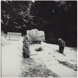 "Głaz pamiątkowy między Zdbicami i Golcami fot. J. Siudecki 59081 68-472 [...]"