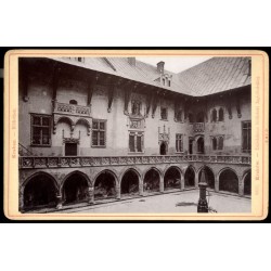 "6851. Kraków. - Dziedziniec biblioteki Jagiellońskiej. Krakau. - Bibliothek."