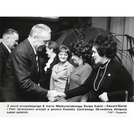 "Z okazji przypadającego 8 marca Międzynarodowego Święta Kobiet - Edward Gierek i Piotr Jaroszewicz przyjęli w gmachu Komitetu C