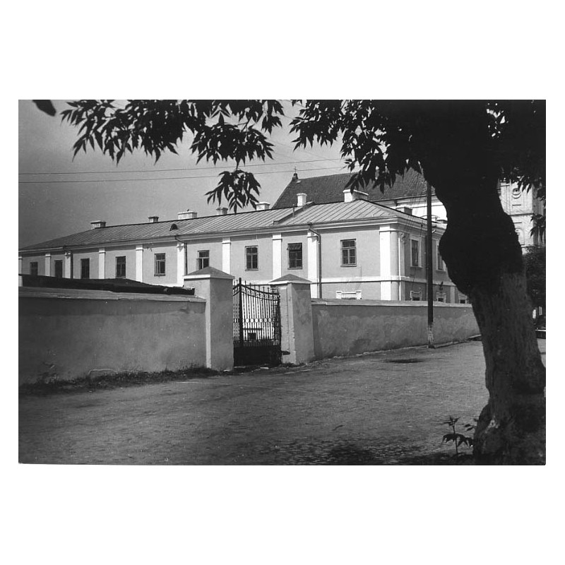 "Janów Podl. Internat Liceum Pedagogicznego mieszczący się w barokowych oficynach zamkowych z XVIII w. 27-313 [...] 61(?)"