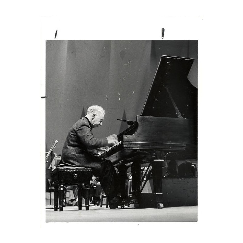 "arthur Rubinstein Photo Page [...]" i "JAN 8 1960"