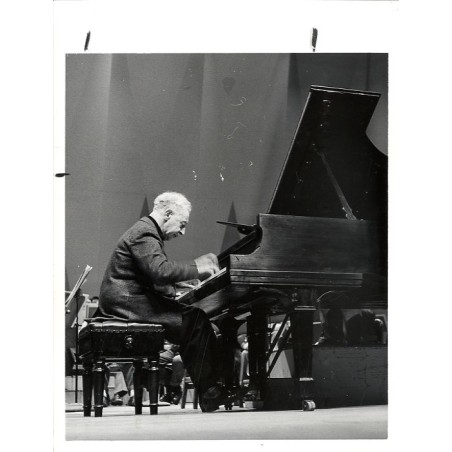 "arthur Rubinstein Photo Page [...]" i "JAN 8 1960"