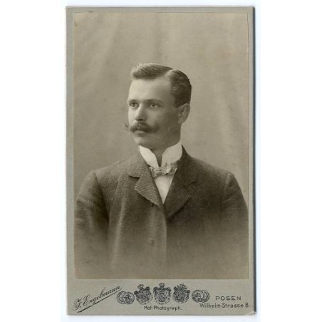 Portret mężczyzny w surducie