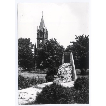 "Grodziec - pomnik ofiar terroru fot. B. Łopieńska 15-113 29831 barwne"